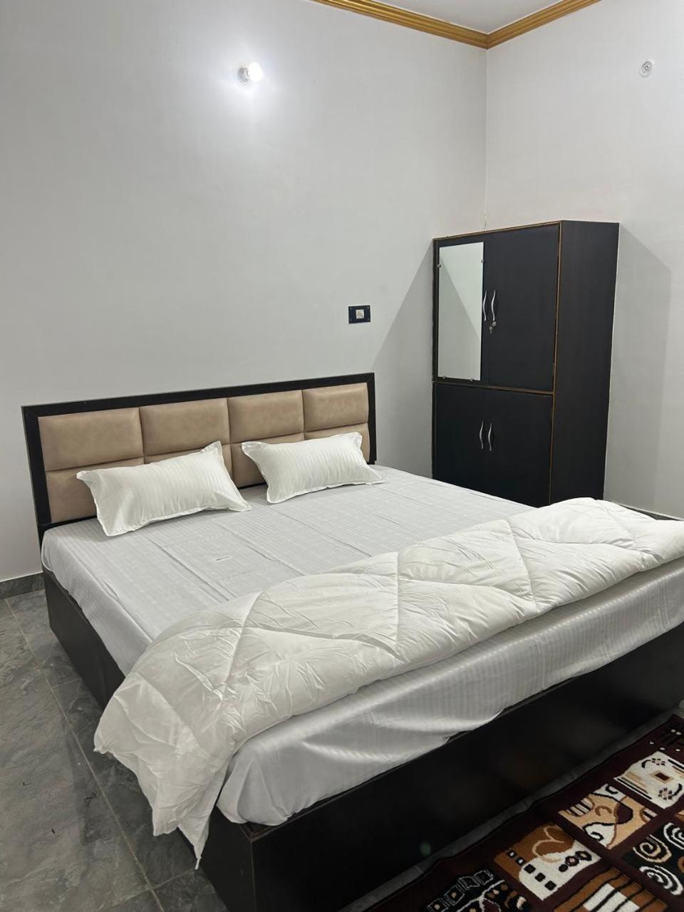 Shri Narayanam Guest House And Home Stay Ayodhya Luaran gambar